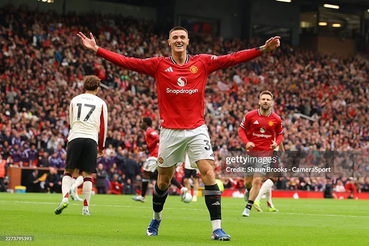 MU-tra-gia-dat-cho-chien-thang-Liverpool-Sesko-chan-thuong-nghiem-trong-ra-sao-sesko-matheus-cunha-mu-liverpool-3-copy-1777855673-961-width740height493